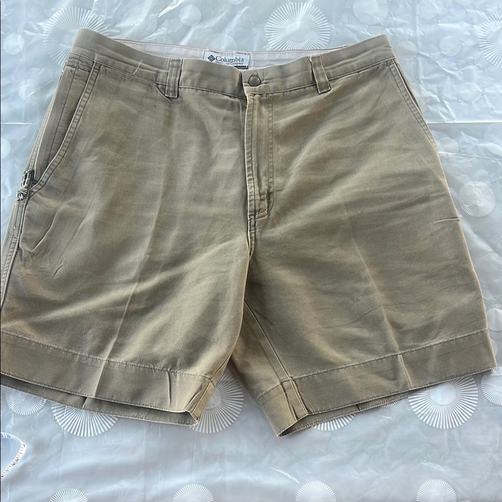 Columbia Tan Flat Front Shorts Casual Comfort